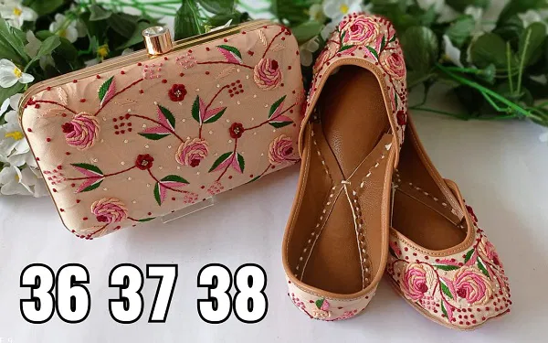 New Stylish Fancy Wear Punjabi Jutti And Matching Combo Clutch